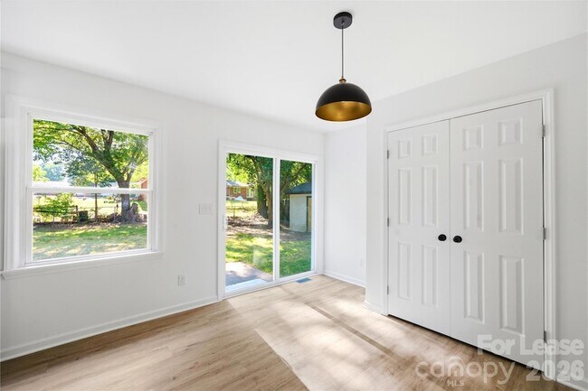 Building Photo - 6126 Amberly Ln