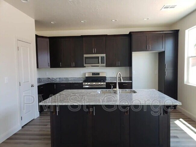 Building Photo - 3226 E 2390 S
