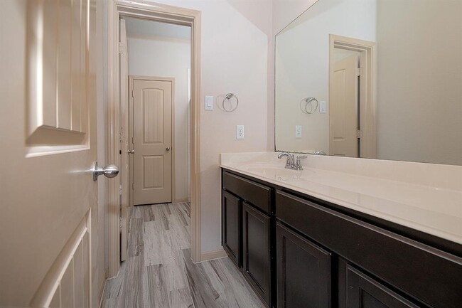 Building Photo - 11 Handbridge Pl