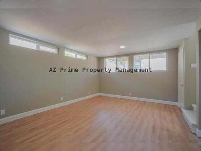 Building Photo - 6521 N 11th Ave