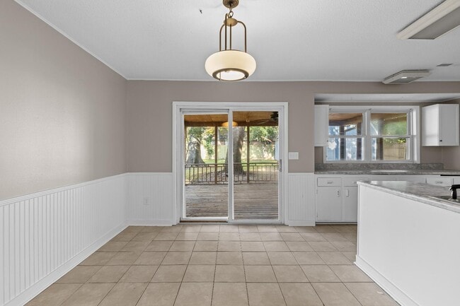 Building Photo - 100 English Rd