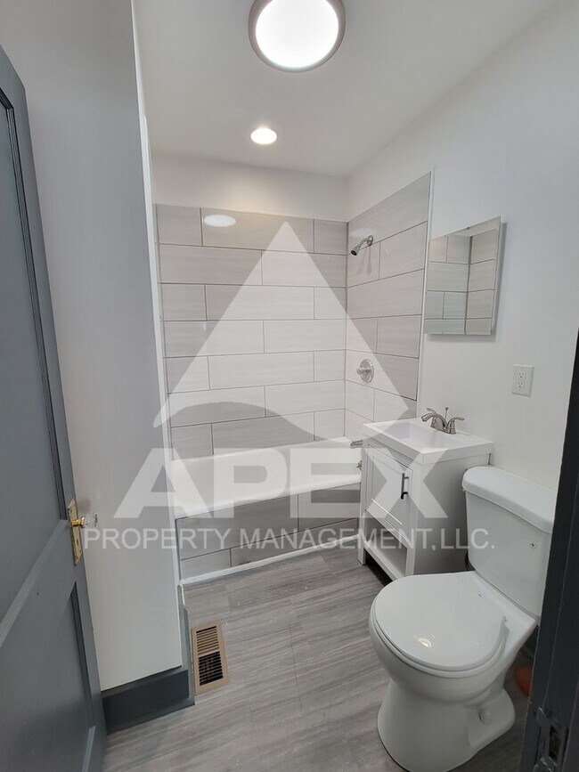 Building Photo - Renovated - Craftsman Style 2 Bd 1- Ba Sin...