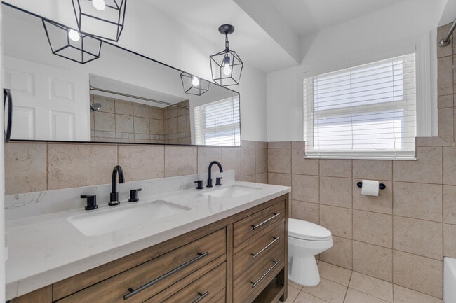 Building Photo - 1180 SW 17th St