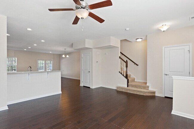 Building Photo - BEAUTIFULLY RENOVATED TOWNHOME IN MECHANICSVILLE