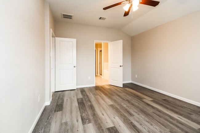 Building Photo - 622 Harvest Bluff Dr