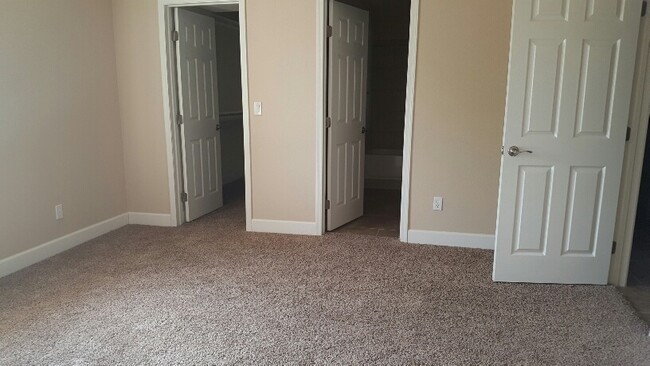 Building Photo - UNFURNISHED SINGLE FAMILY HOME