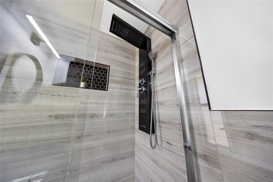 Building Photo - 5740 NE 19th Ave