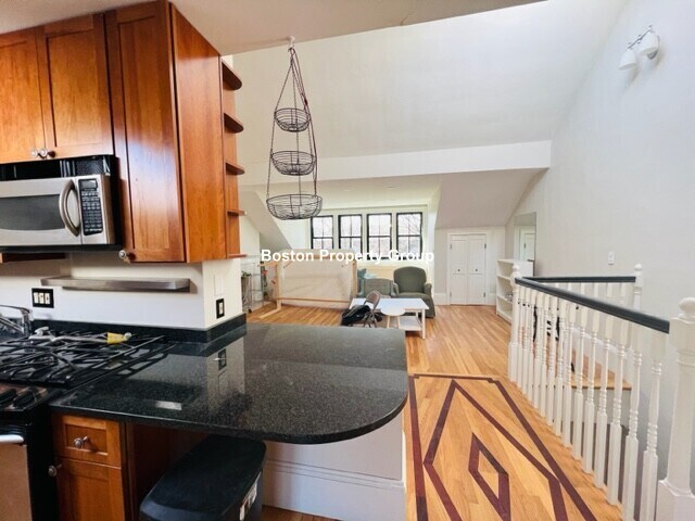 Building Photo - 32 E Springfield St