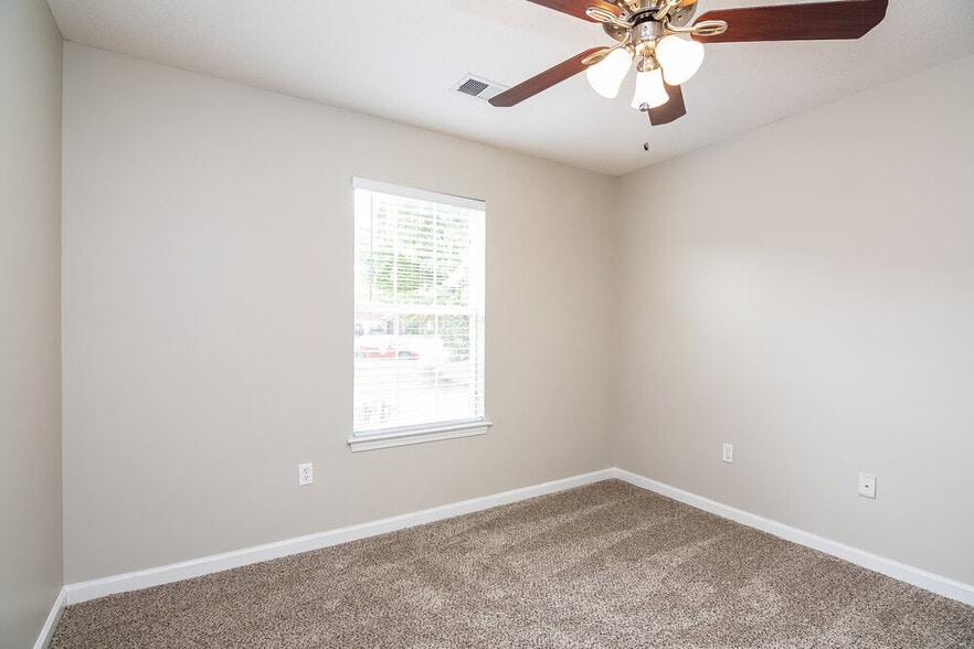 Building Photo - 748 Northwood West Cove