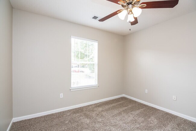 Building Photo - 748 Northwood West Cove