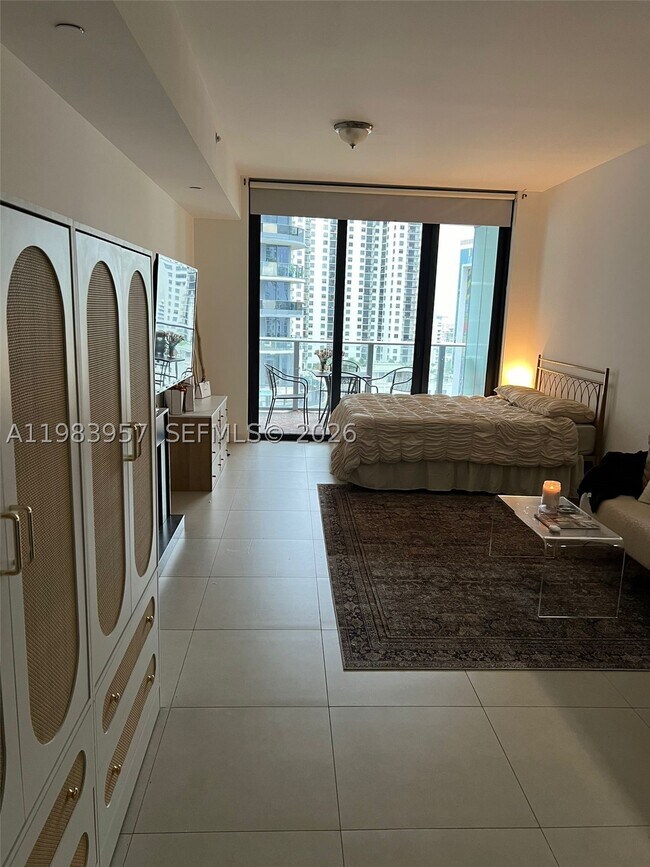 Building Photo - 1010 Brickell Ave