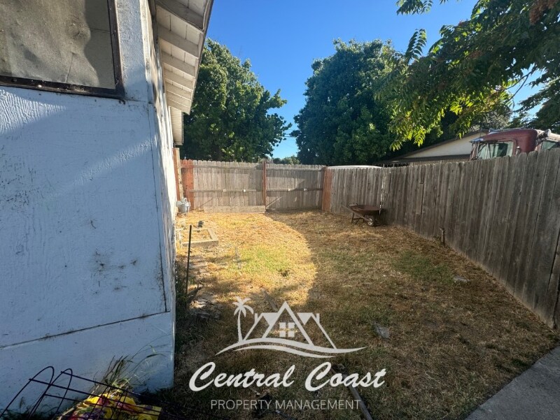 Building Photo - 0 E Foster Rd