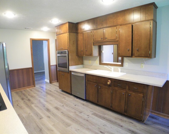 Building Photo - 108 Montague Rd