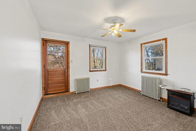 Building Photo - 939 Gravel Pike