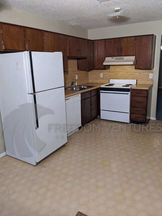 Building Photo - 2300 Grayson Valley Dr