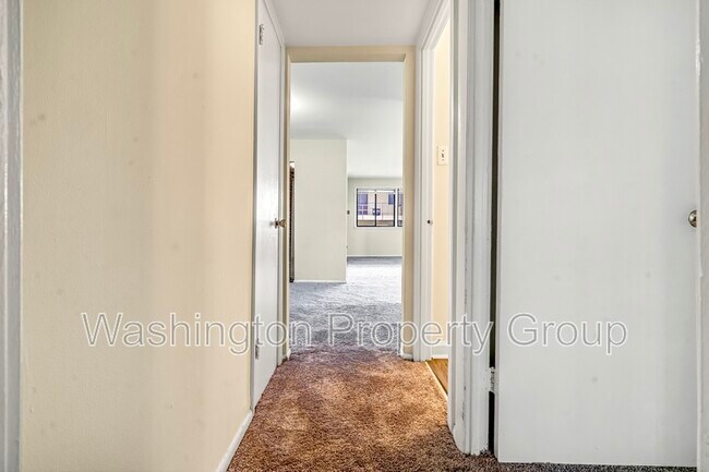 Building Photo - 3904 Stone Gate Dr