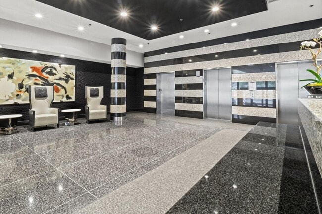 Building Photo - 130 S Canal St