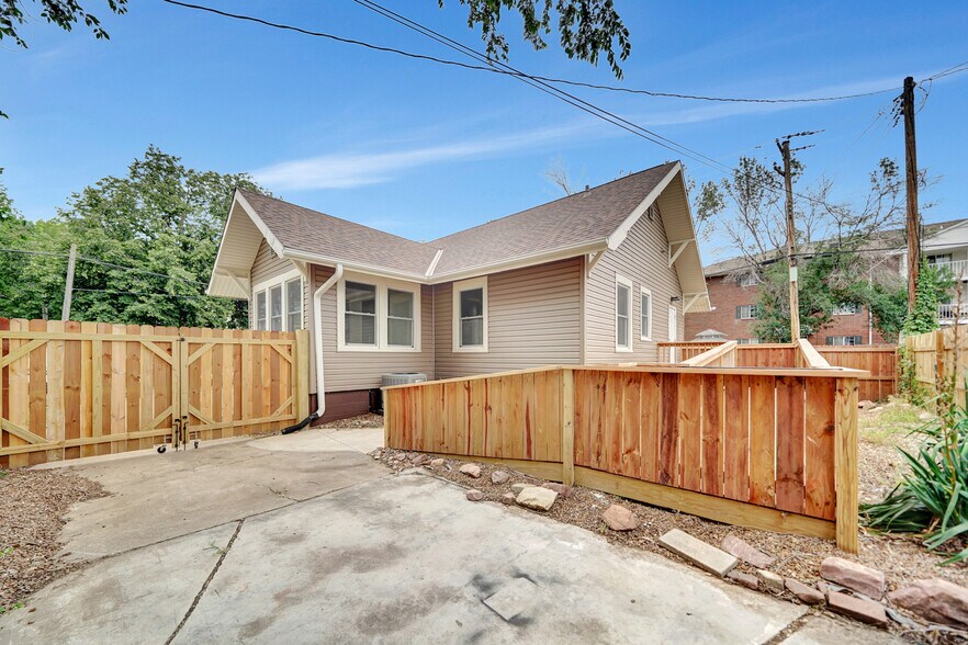 Building Photo - 216 N 25th St