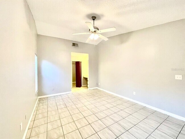 Building Photo - 10026 Chesham Dr