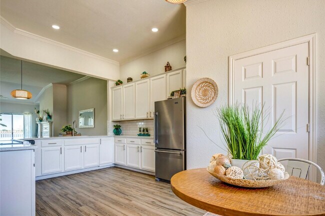 Building Photo - 1916 Signal Ridge Pl