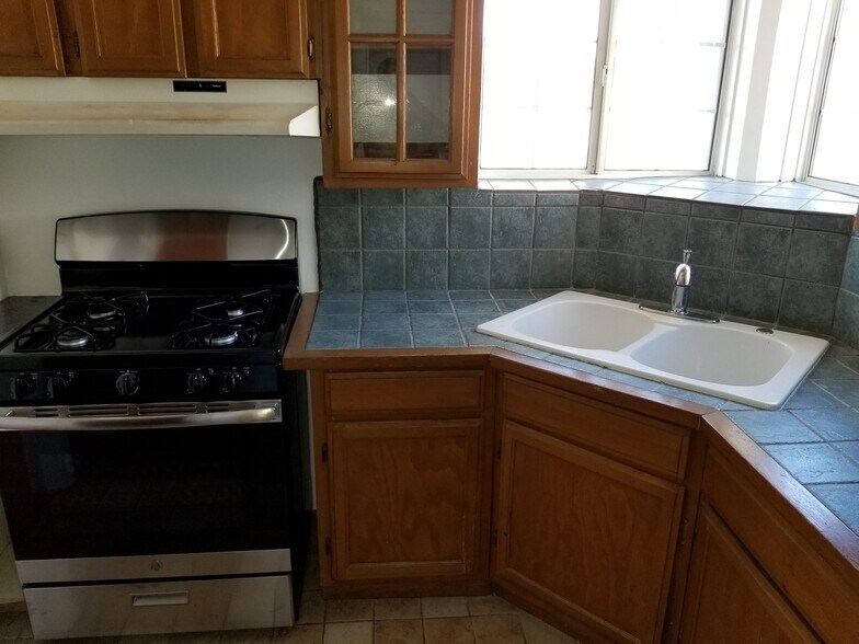 Kitchen - 2919 Swan Pl