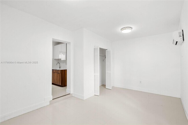 Building Photo - 1687 SW 11th St