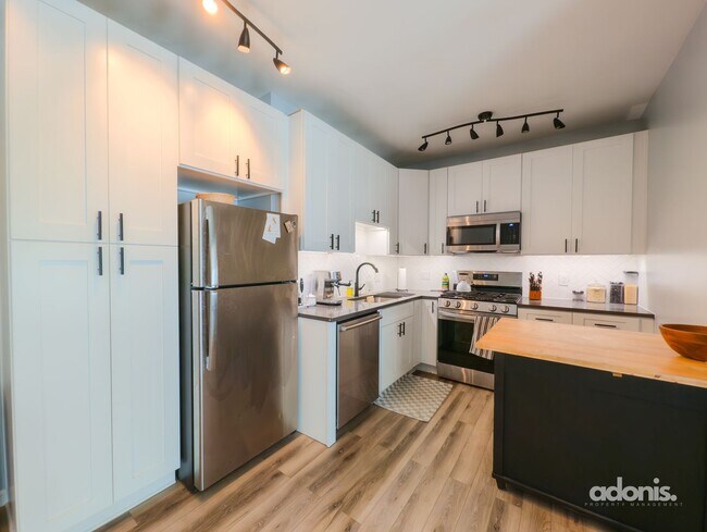 Building Photo - Modern, Light-Filled Junior 1BR in Prime Dupont Location