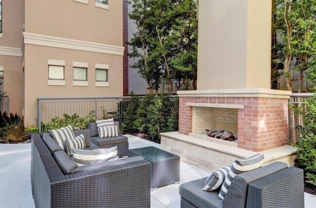 Building Photo - 1901 Post Oak Blvd