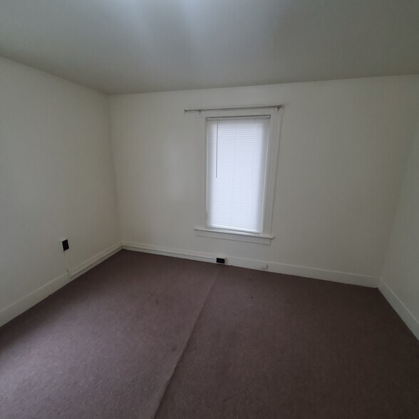 Building Photo - 178 S Branch St