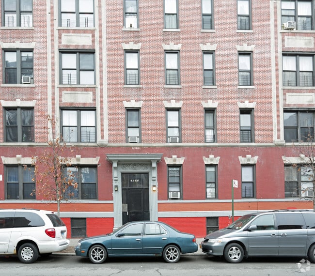 Building Photo - 2801 Valentine Ave