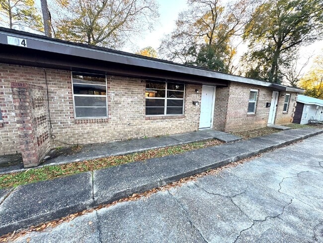 Primary Photo - Duplex for rent in Dothan, AL. This 1 bedr...