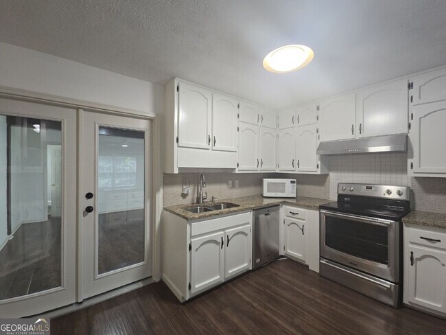 Building Photo - 2821 Meadowlark Trail NW