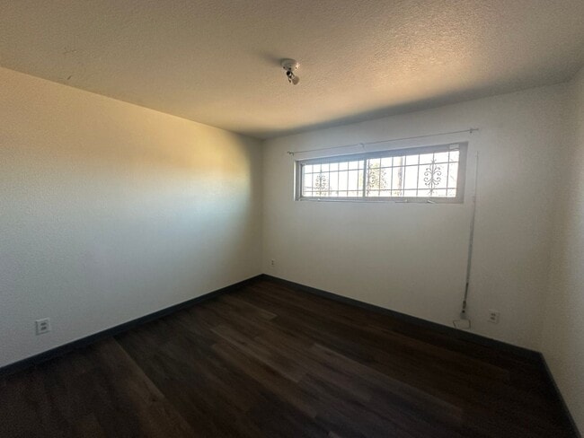 Building Photo - 3 bedroom 3 bath