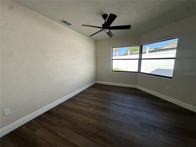 Building Photo - 1611 Canal Ct