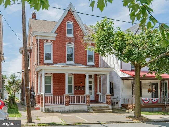 Building Photo - 14 Third Unit 3