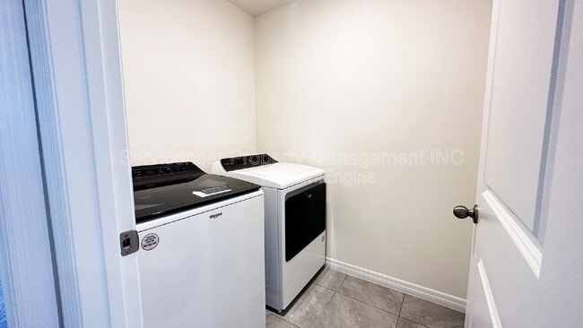 Building Photo - 2926 Rock Sound St