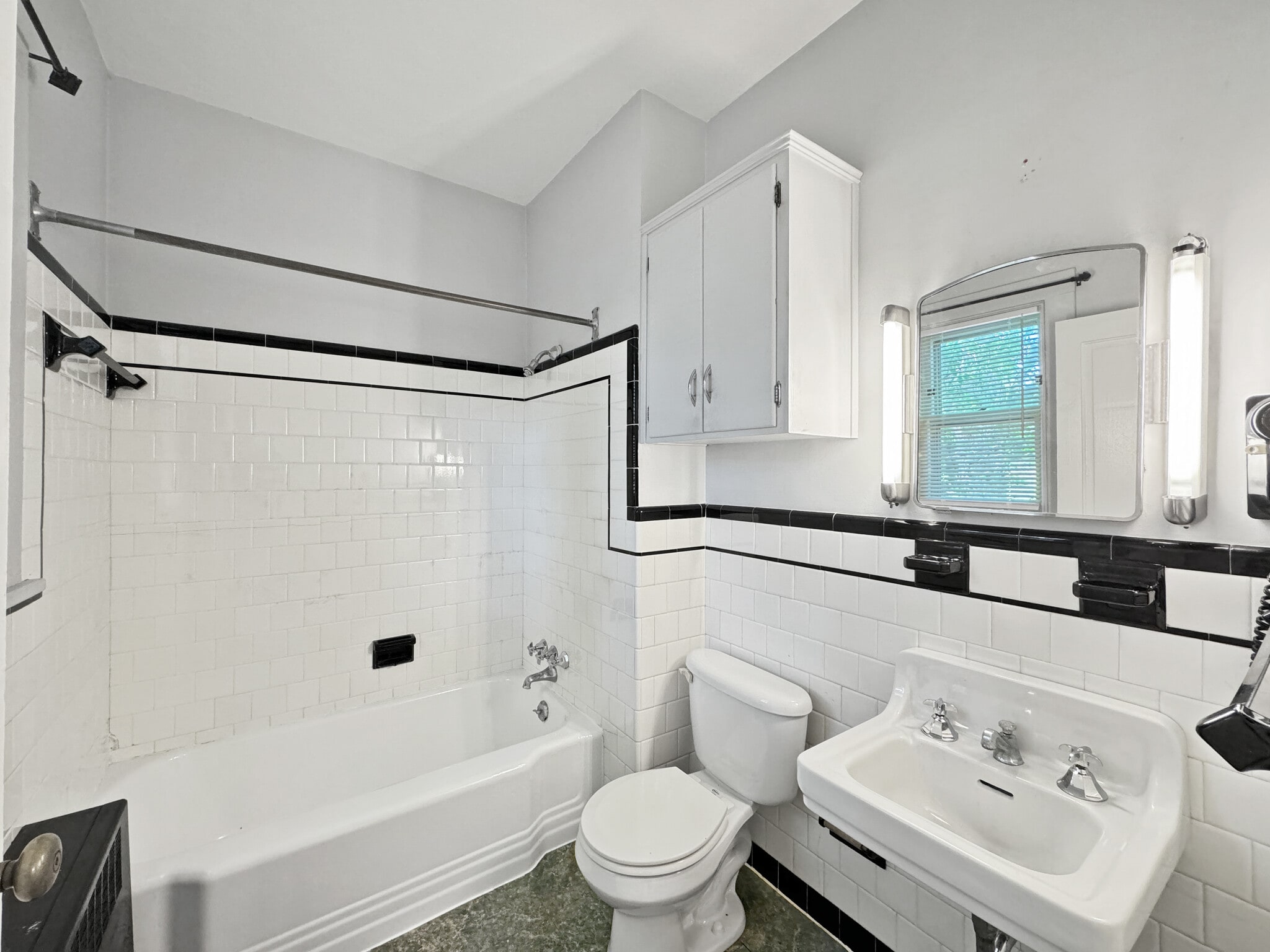 Bathroom - 727 Richmond Rd