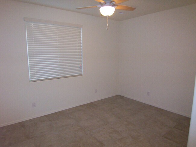 Building Photo - Gilbe Single Story 4 Bedroom