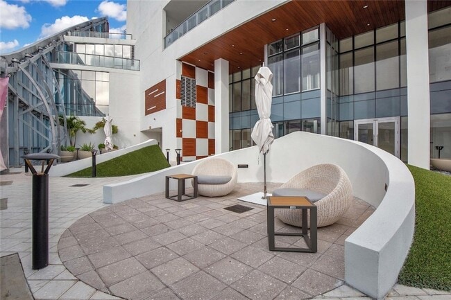 Building Photo - 851 NE 1st Ave