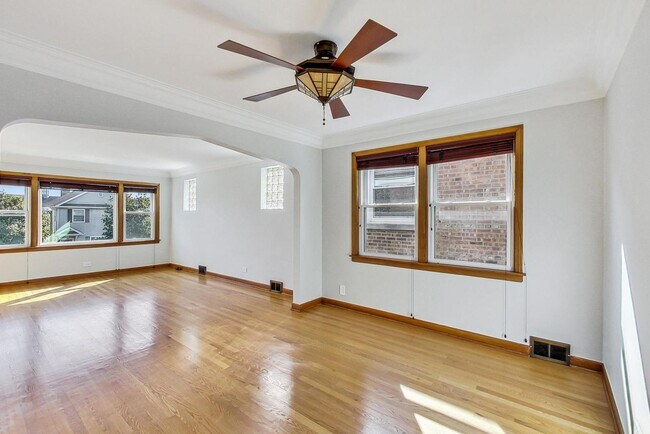 Building Photo - 5644 N Meade Ave