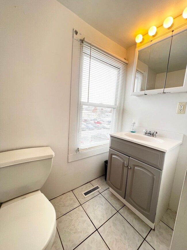 Building Photo - 143 William St