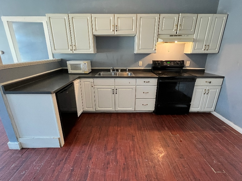 Building Photo - 342 Main St