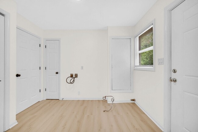 Building Photo - 3 Bedroom 1 Bathroom House for Rent!