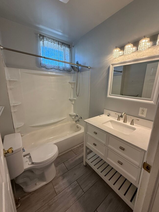 Building Photo - 3-Bedroom 1.5-Bathroom Home with Garage in...