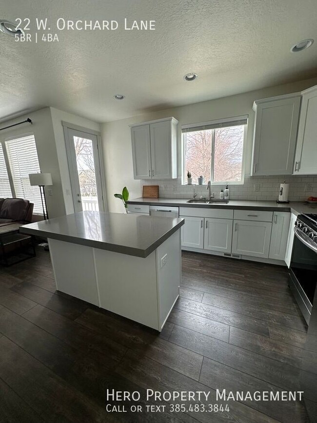 Building Photo - 22 W Orch Ln