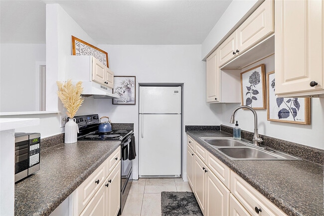 Building Photo - 3230 NE 13th St