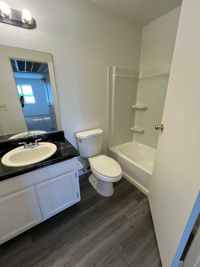 Building Photo - 1 Bedroom 1 Bathroom Condo unit Near Las V...