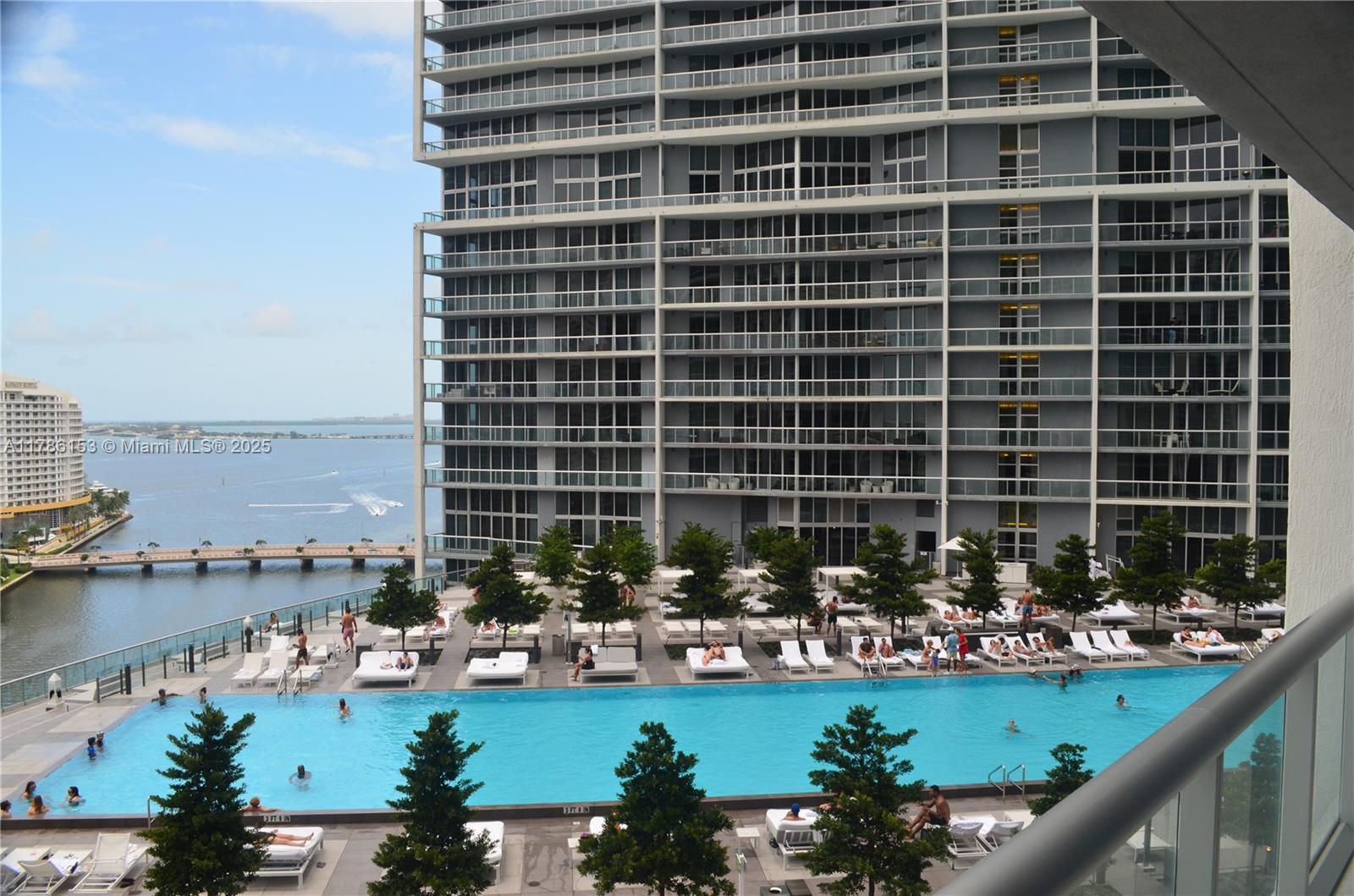 Building Photo - 465 Brickell Ave