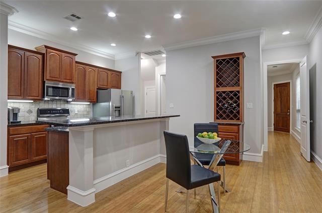 Building Photo - 6010 La Vista Dr