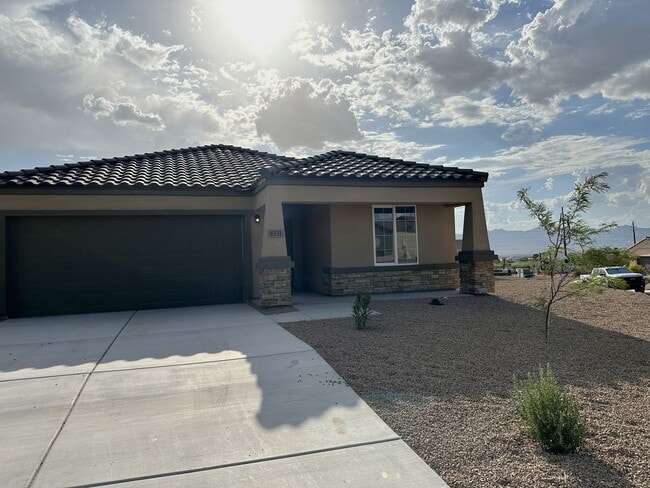 Building Photo - 4 bedroom, 2 bathroom Mystic Canyon Gem